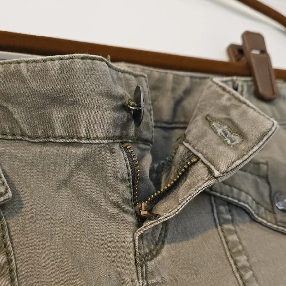 Express Olive Green Women's Cargo Pants. Size 00 Low Rise Fit - Picture 5 of 16